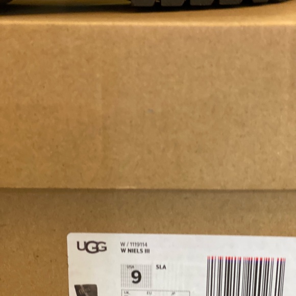 UGG olive green women’s boot - Picture 10 of 13